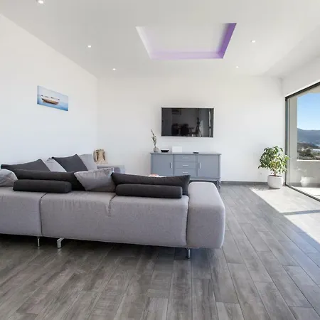 Grey Loft Penthouse Split